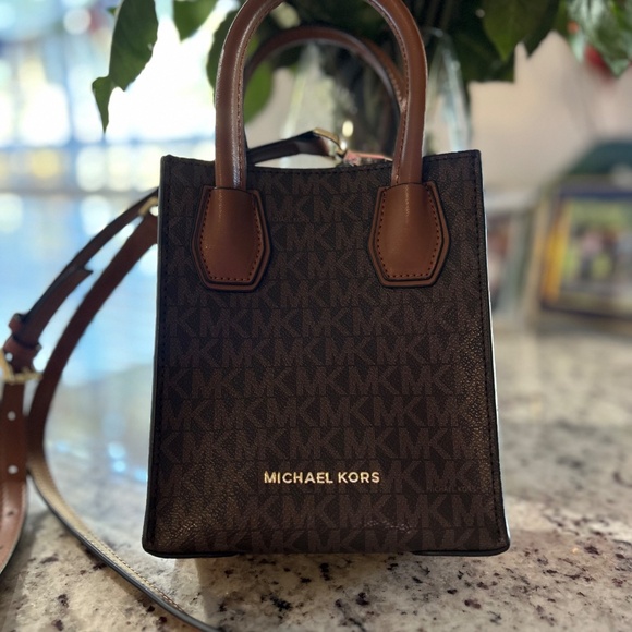 Small fashionable leather bag Kors - Picture 3 of 5